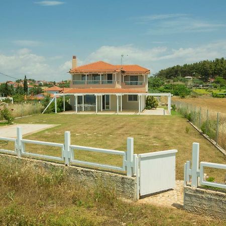 Magnificent Seascape Villa On A Secluded Beach Неа-Муданья Экстерьер фото