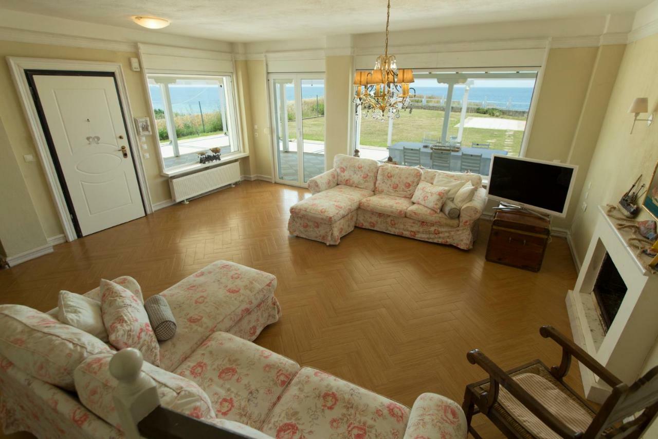 Magnificent Seascape Villa On A Secluded Beach Неа-Муданья Экстерьер фото