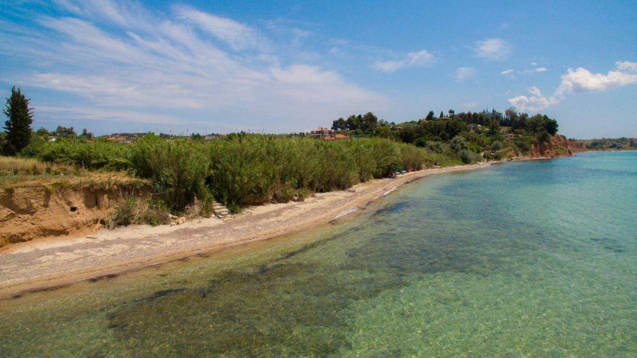 Magnificent Seascape Villa On A Secluded Beach Неа-Муданья Экстерьер фото