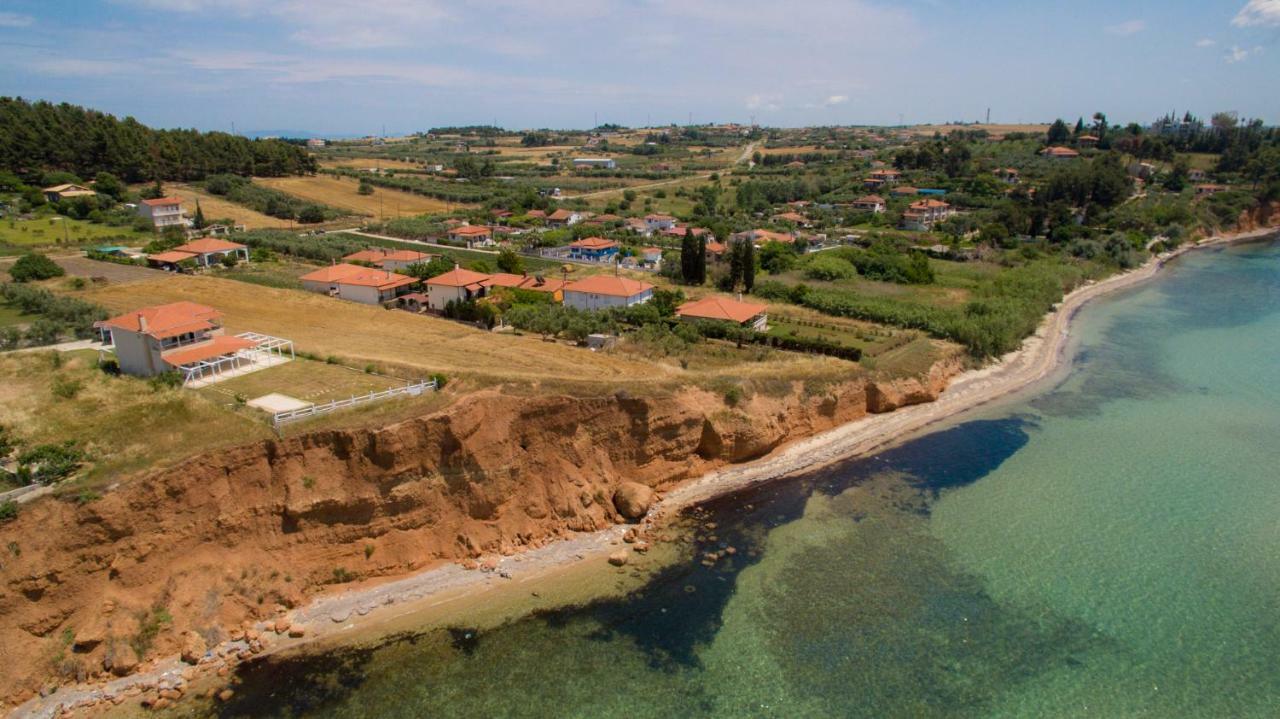 Magnificent Seascape Villa On A Secluded Beach Неа-Муданья Экстерьер фото