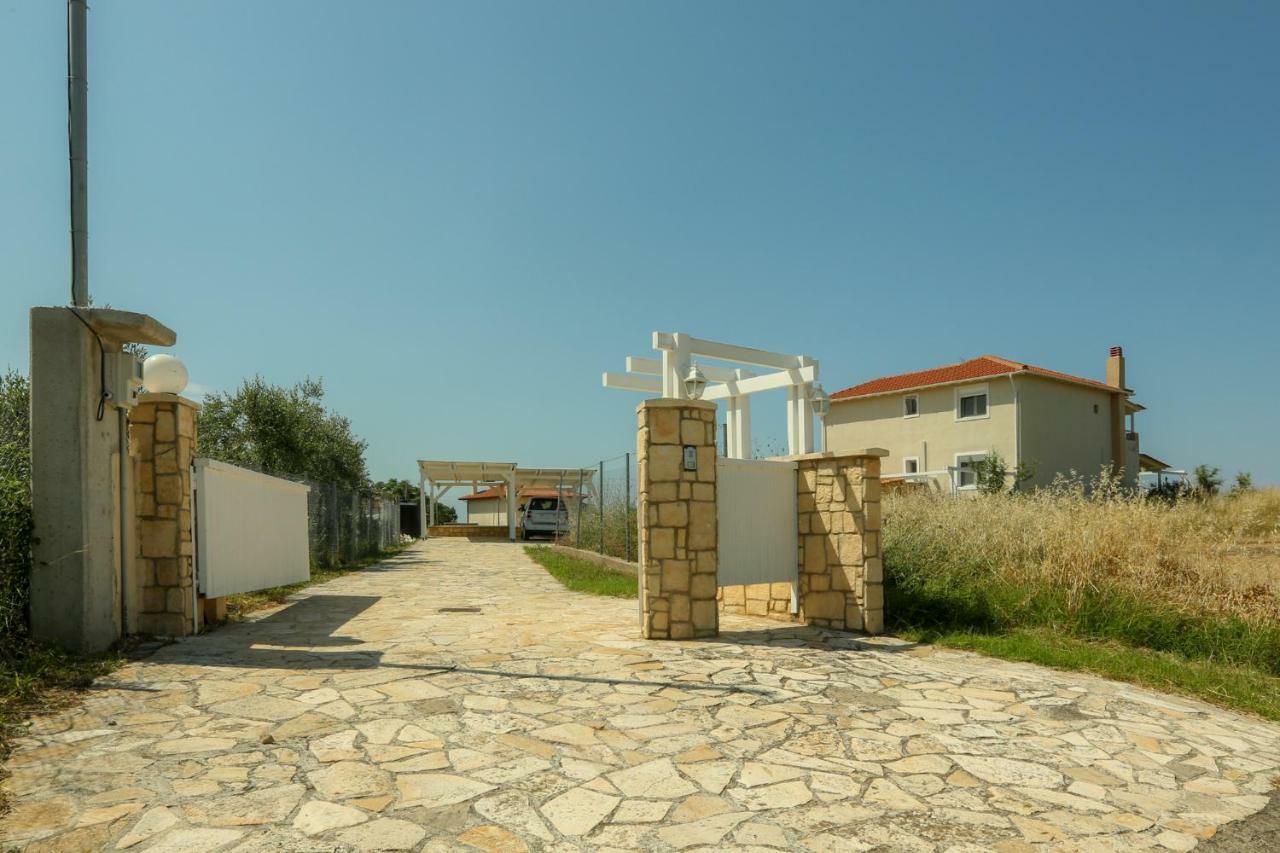 Magnificent Seascape Villa On A Secluded Beach Неа-Муданья Экстерьер фото