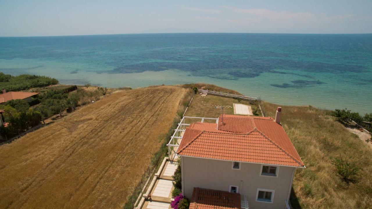 Magnificent Seascape Villa On A Secluded Beach Неа-Муданья Экстерьер фото