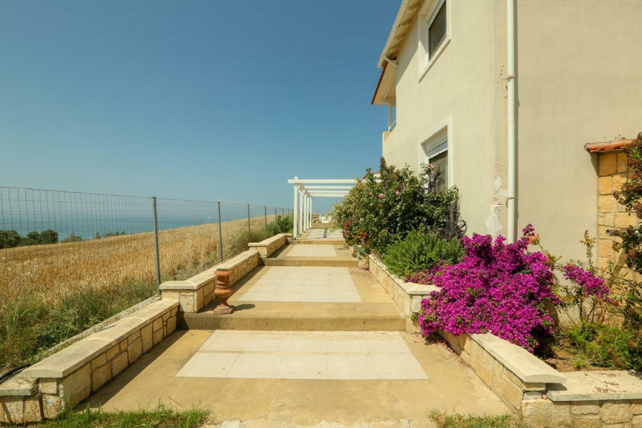 Magnificent Seascape Villa On A Secluded Beach Неа-Муданья Экстерьер фото